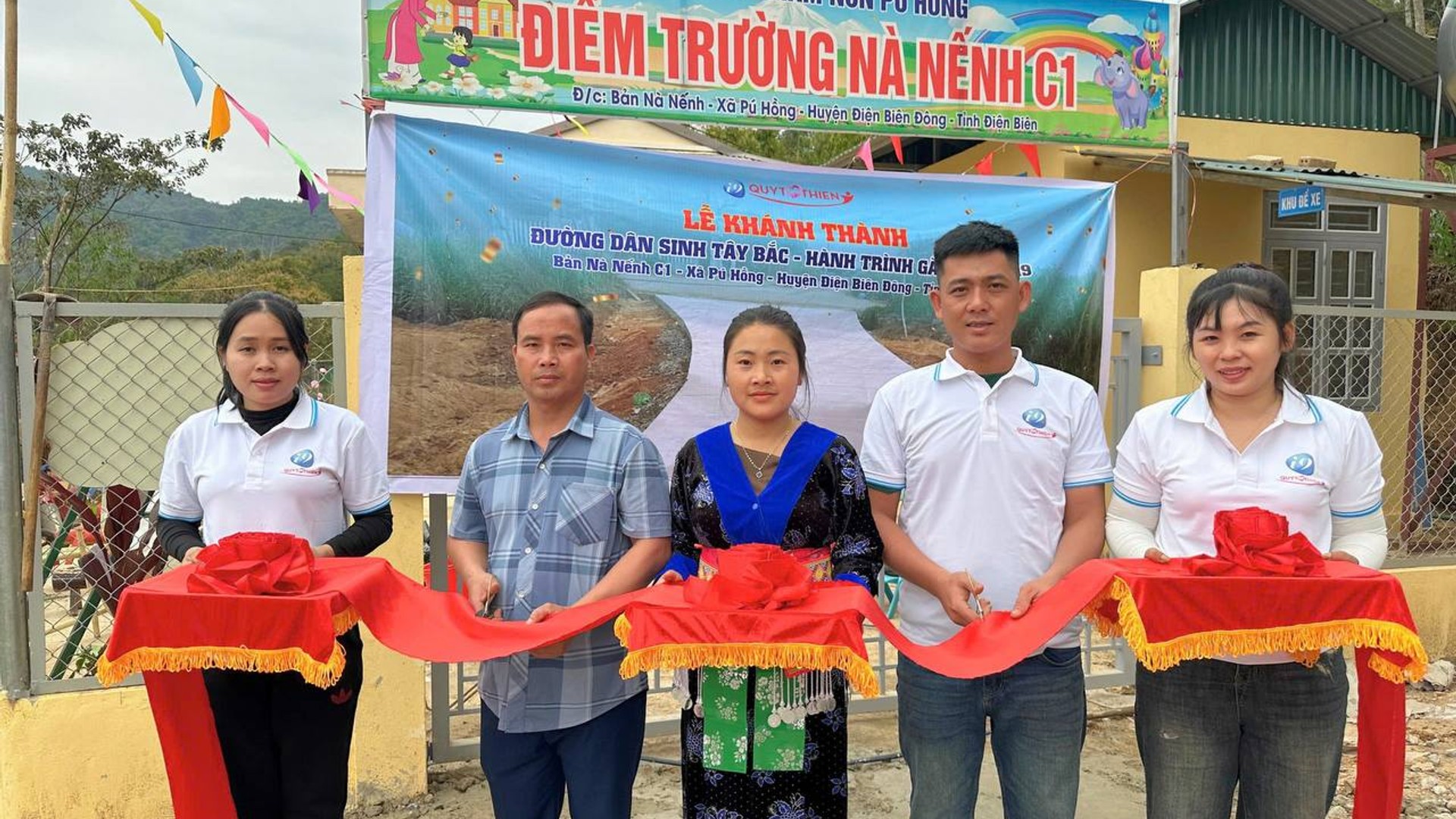Người chơi Bắn Cá Hải Vương vui vẻ săn cá cùng đồng đội trên nền đồ họa đại dương sống động